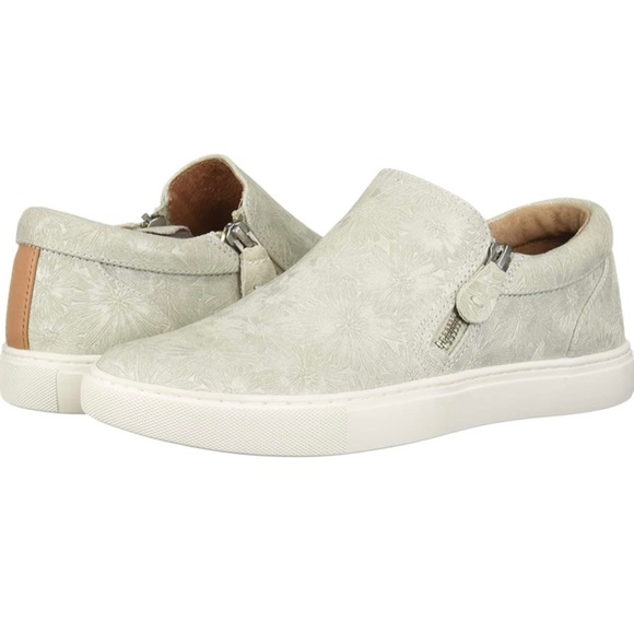 gentle souls Shoes - Gentle Souls by Kenneth Cole Lowe Zip Sneakers Size 9